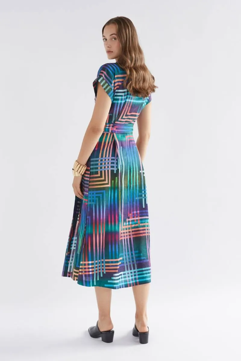 Elk the Label Minnen Print Wrap Dress in Navy Ligheten Print