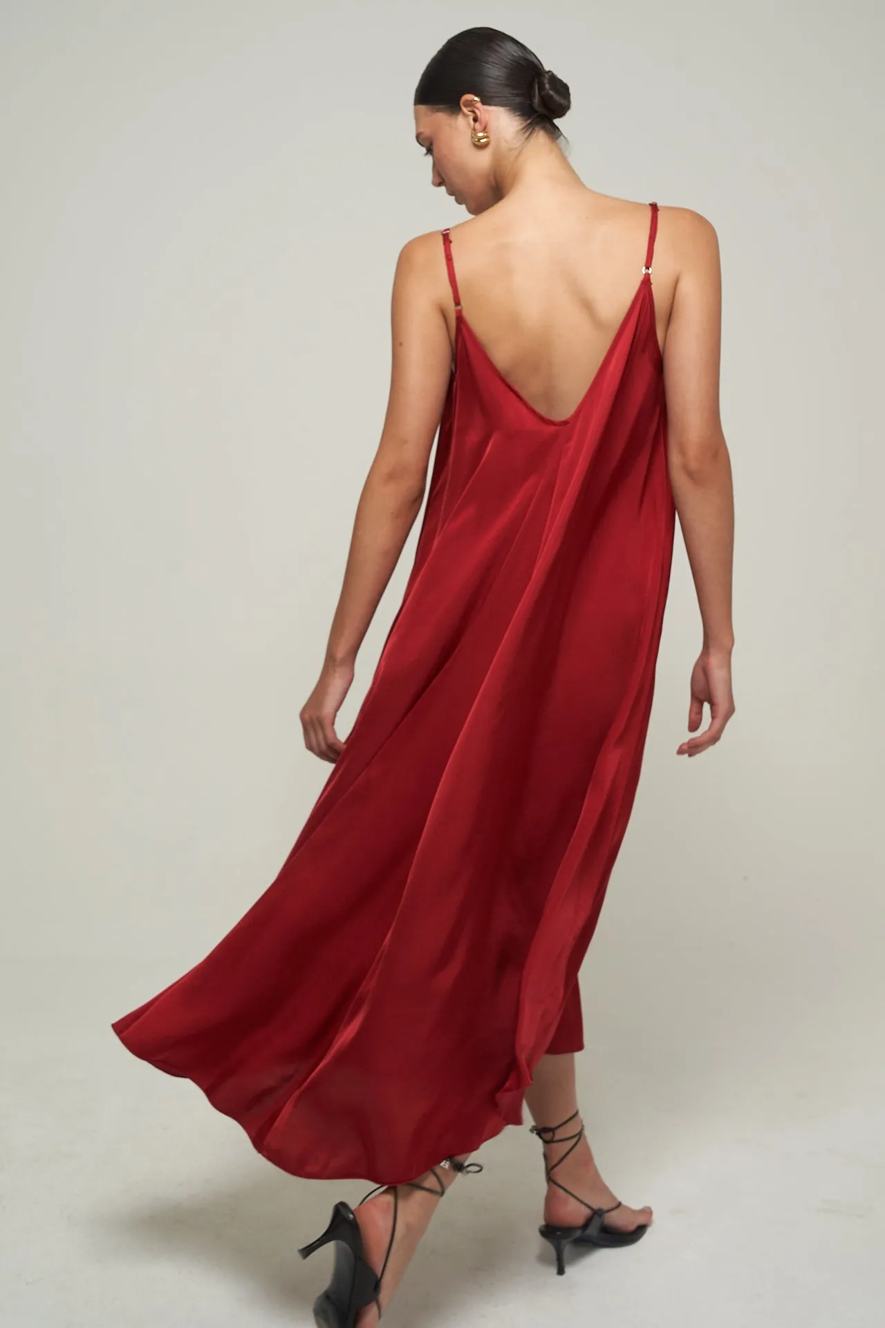 SATIN MAXI DRESS IN RED